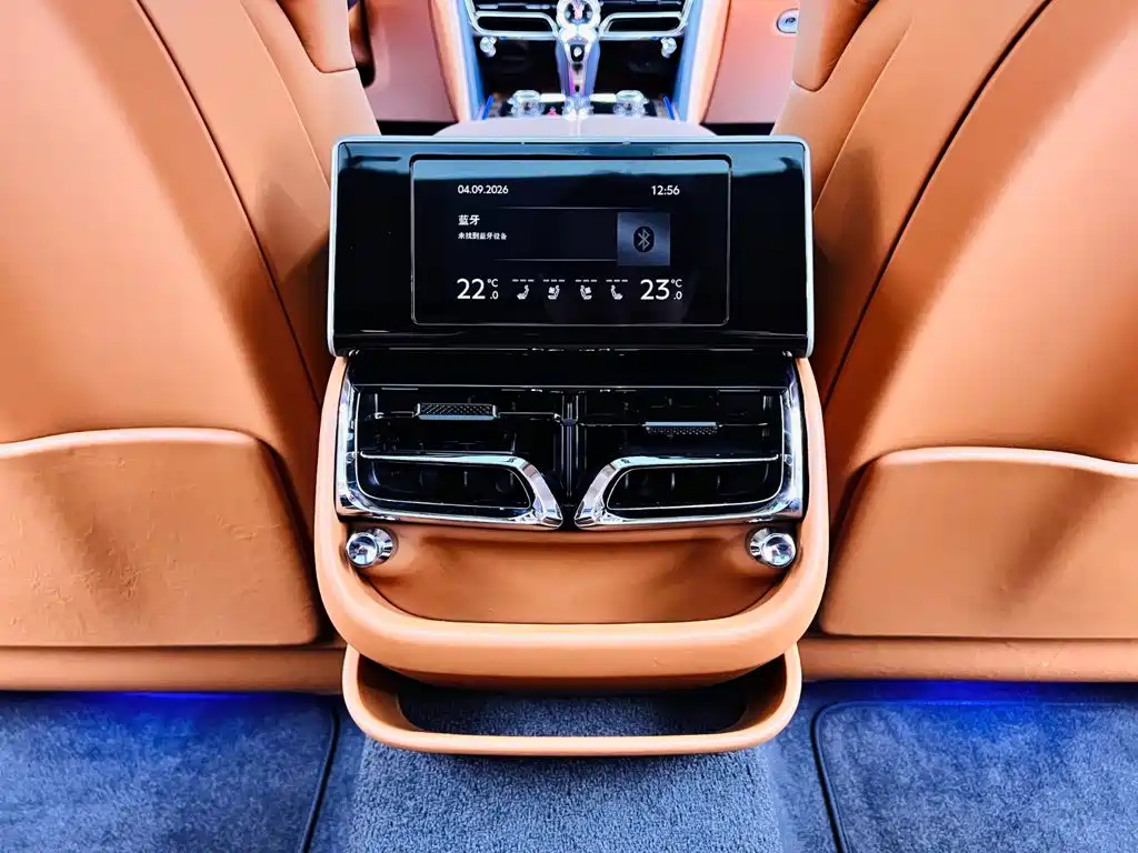 Bentley Flying Spur — миниатюра 17