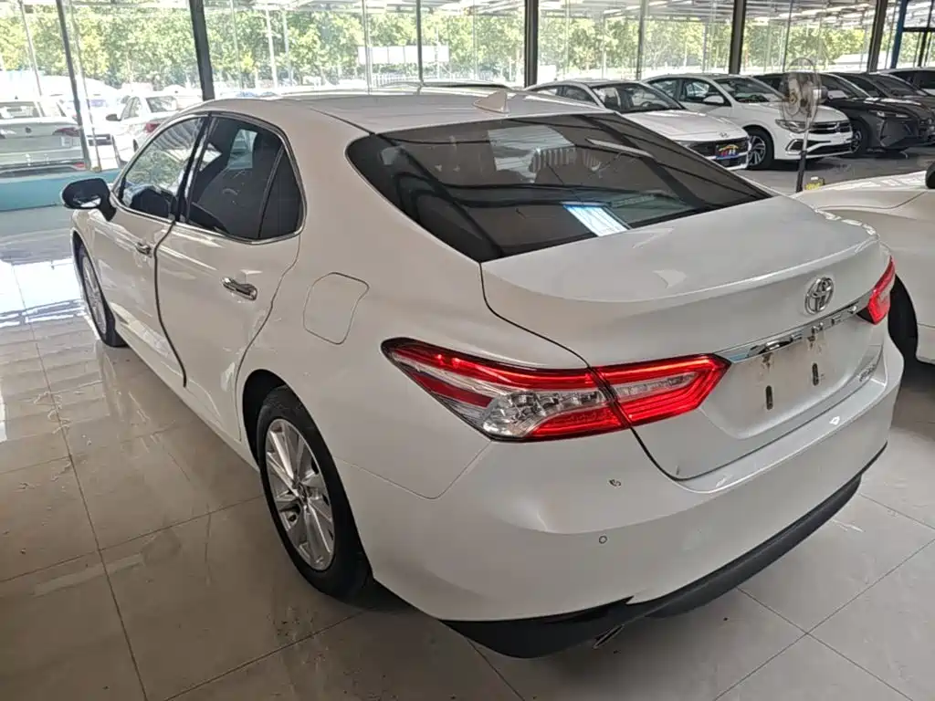 Toyota Camry — миниатюра 5