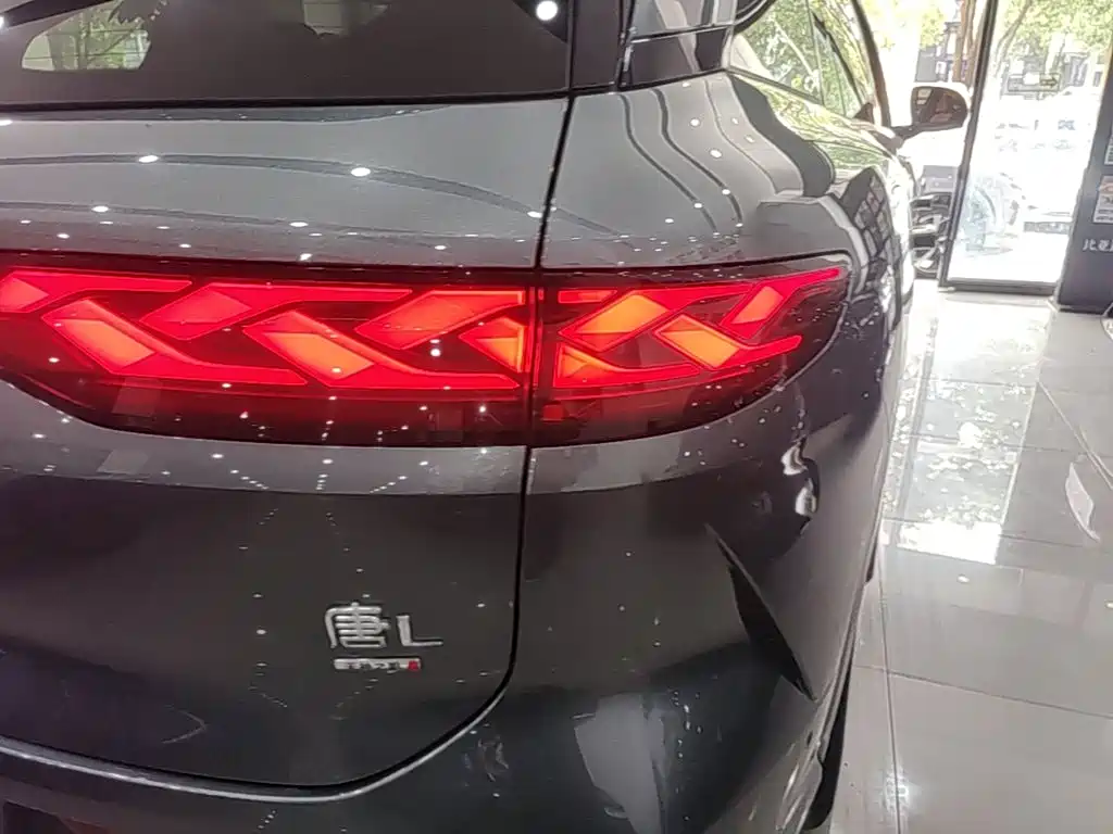 BYD Tang L L 2025 DM 175KM