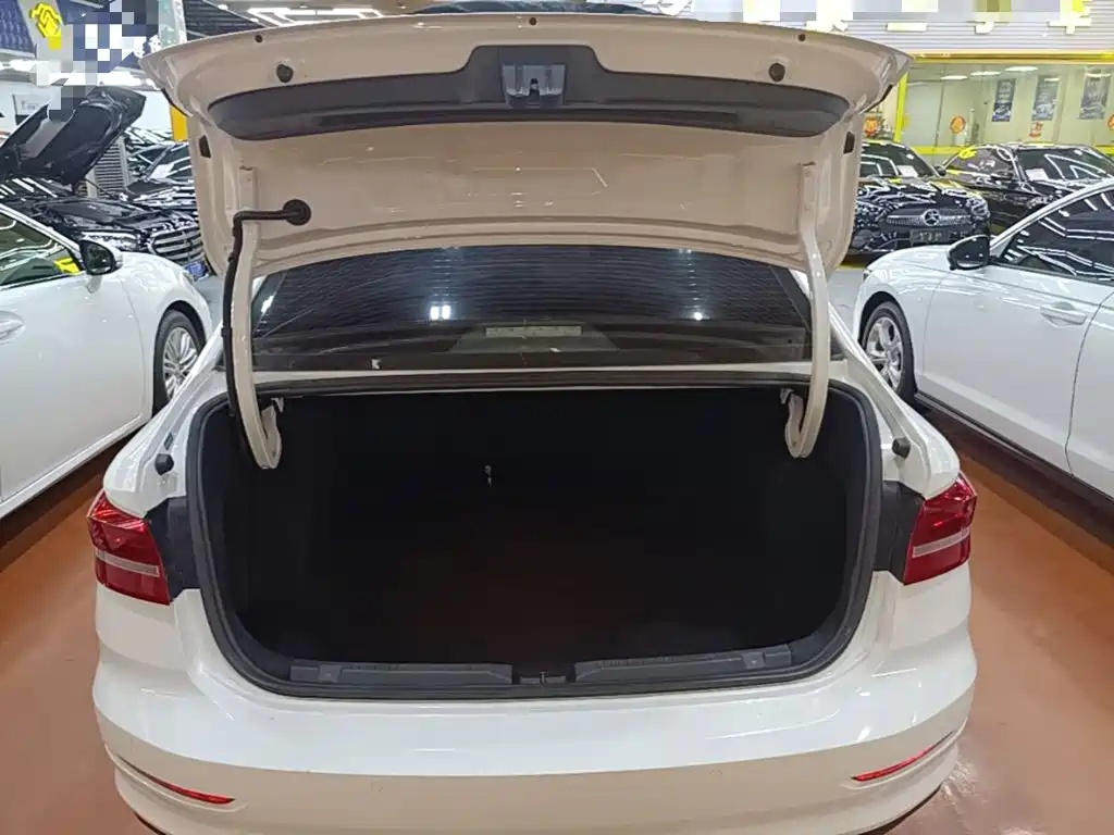 Volkswagen Lavida — миниатюра 19