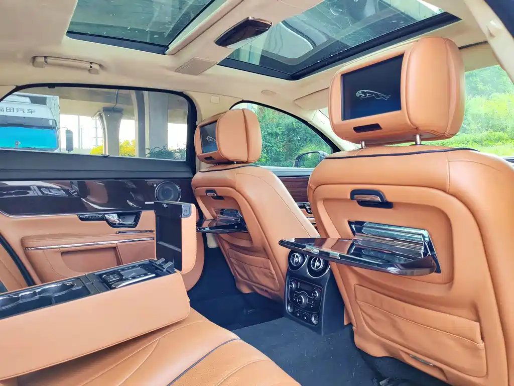 Jaguar XJ — миниатюра 22
