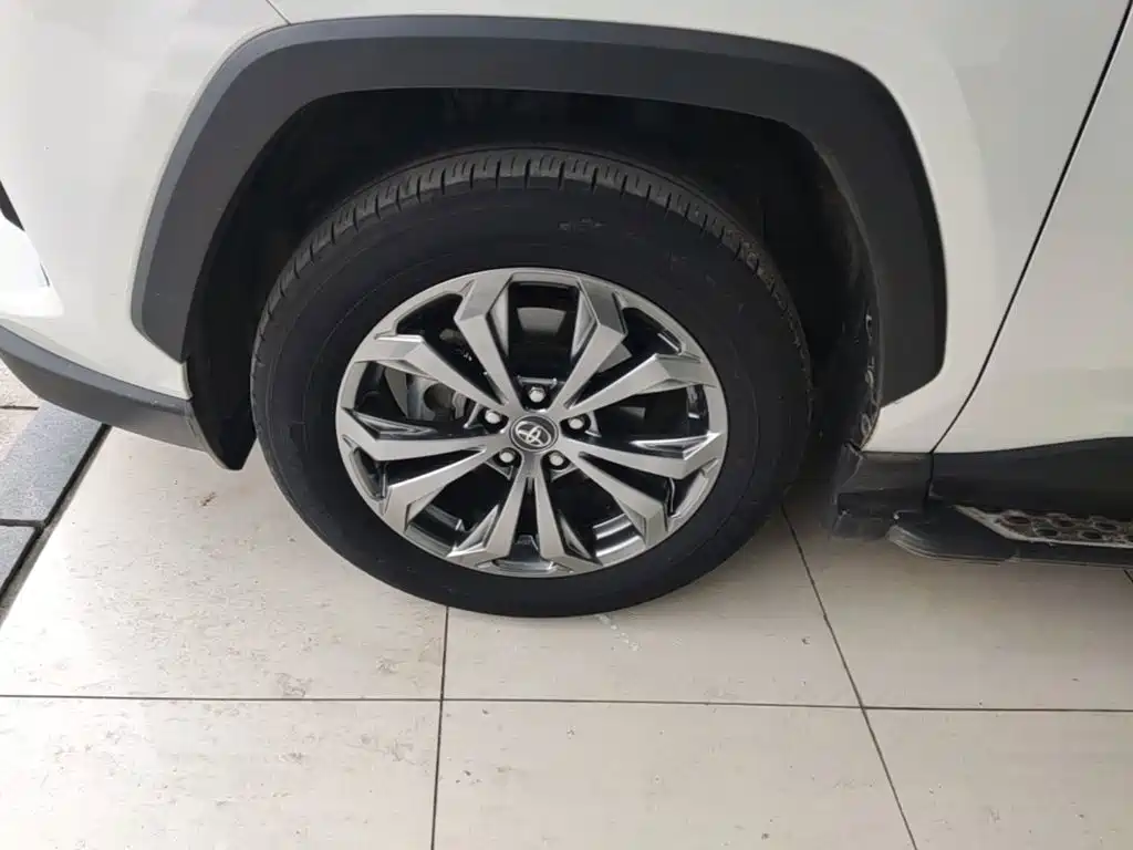 Toyota RAV4 — миниатюра 23