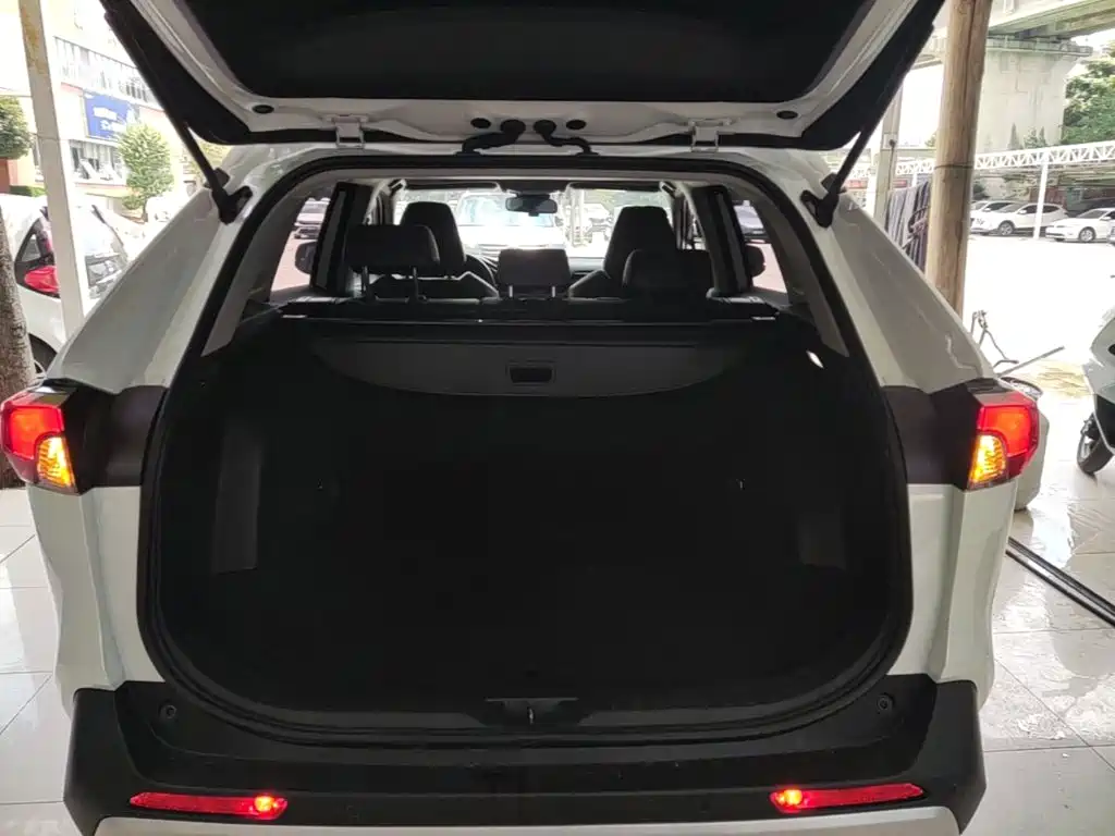 Toyota RAV4 — миниатюра 19