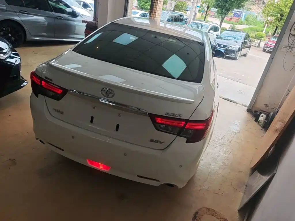Toyota Reiz — миниатюра 7