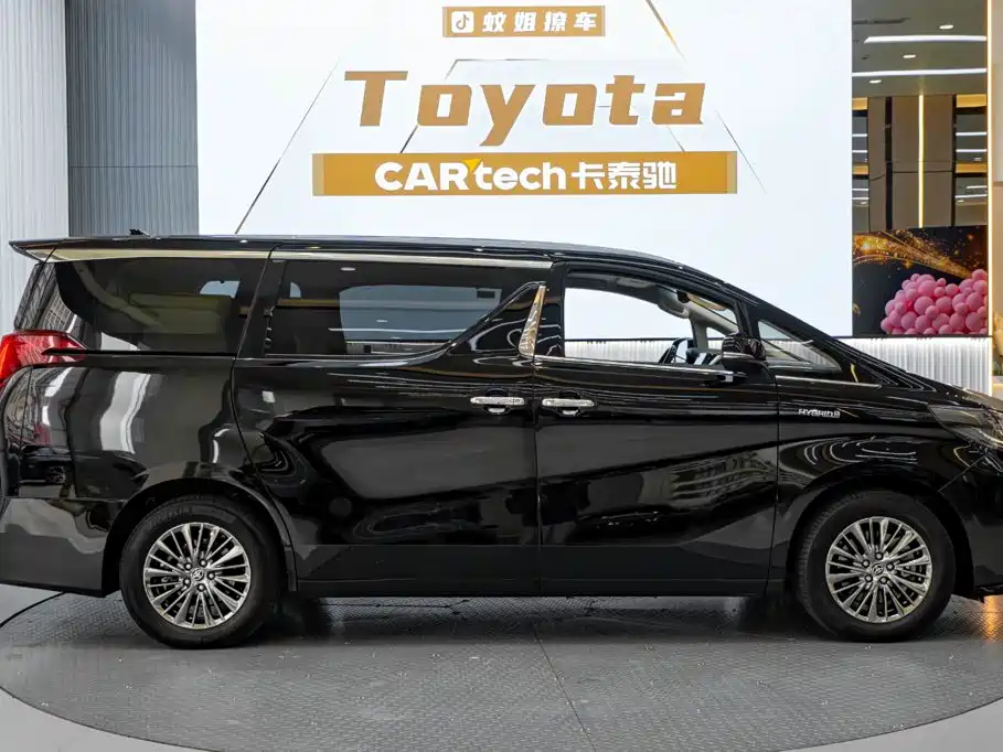 Toyota Alphard — миниатюра 4