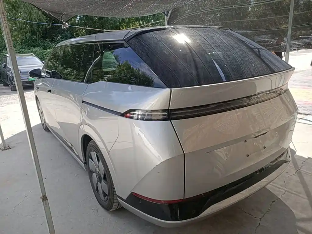 XPeng X9 — миниатюра 5