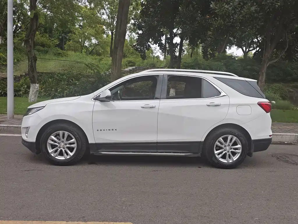 Chevrolet Equinox — миниатюра 9