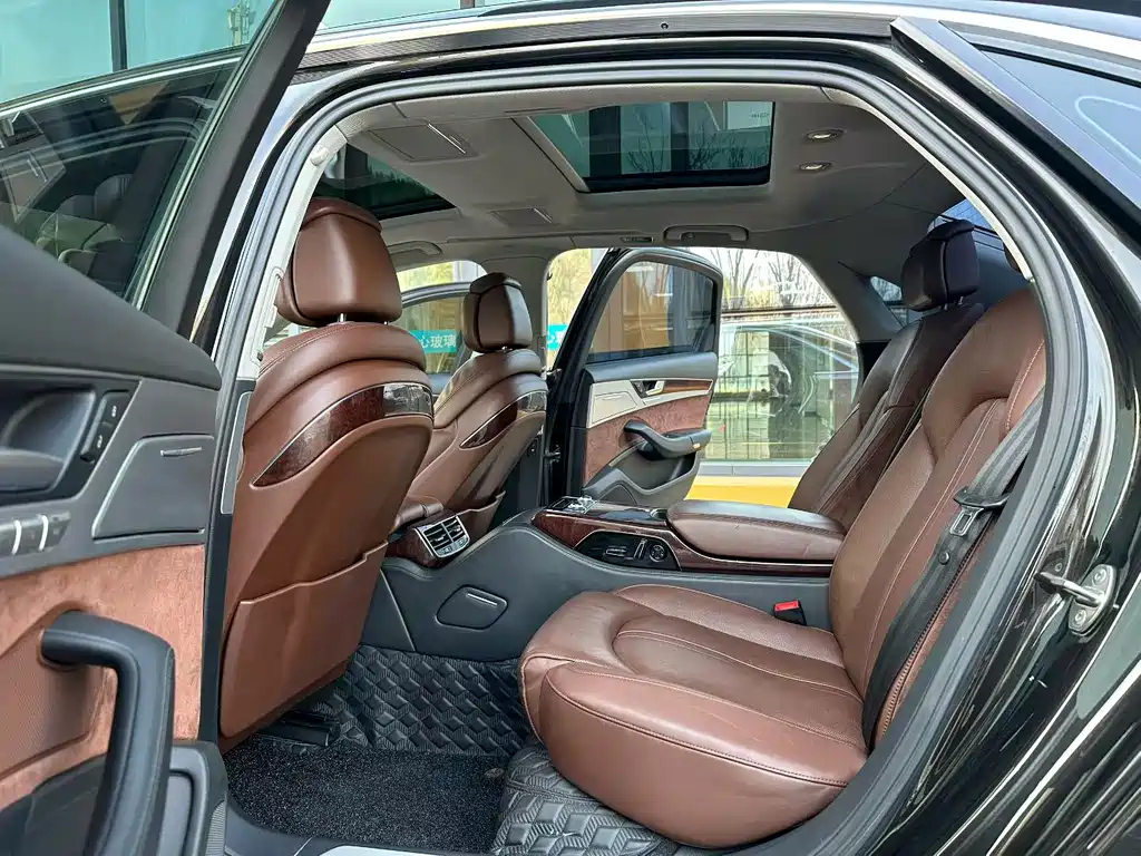 Audi A8 — миниатюра 5