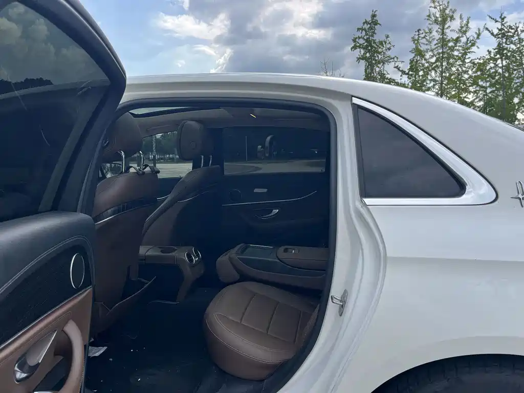 Mercedes-Benz E-Class — миниатюра 5