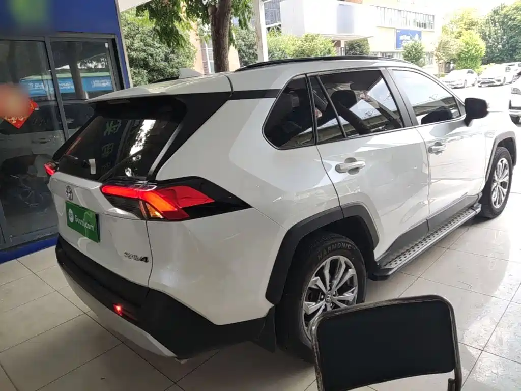 Toyota RAV4 — миниатюра 7