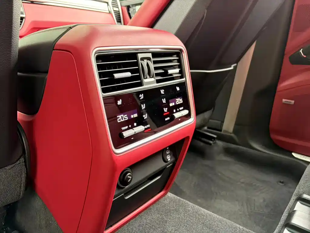 Porsche Cayenne — миниатюра 12