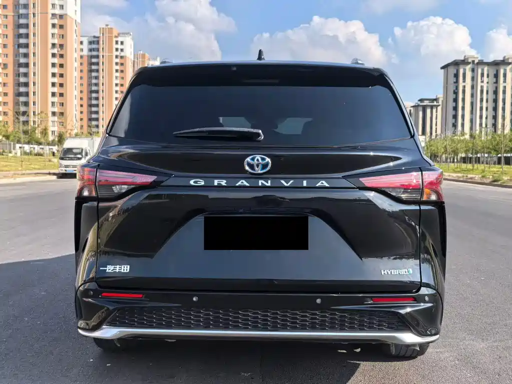 Toyota Granvia — миниатюра 8