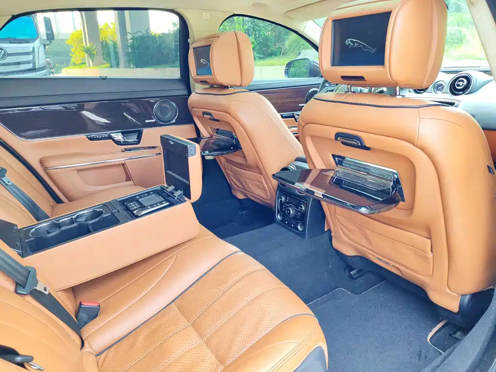Jaguar XJ — миниатюра 25