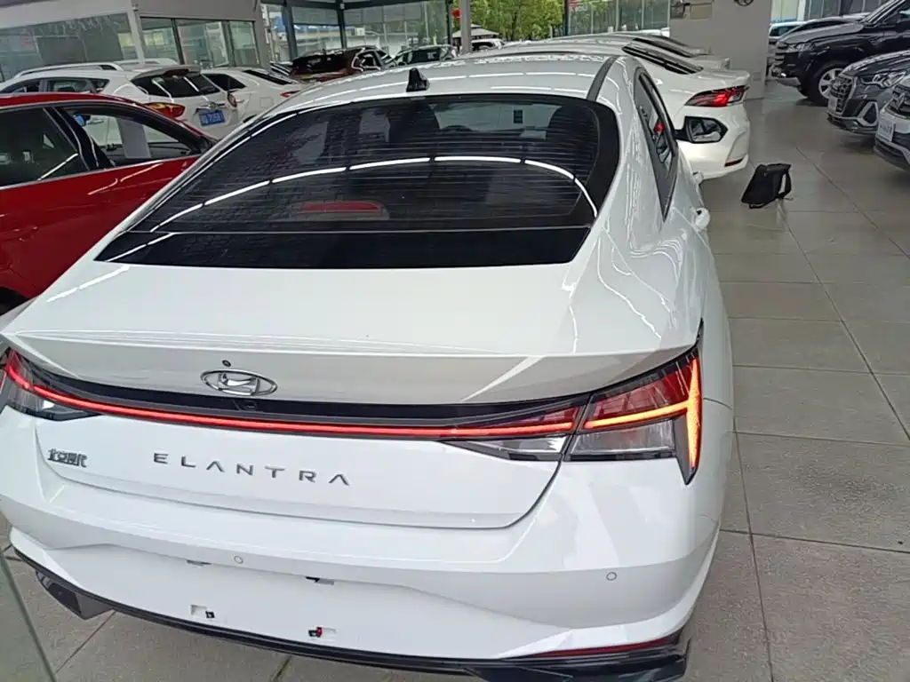 Hyundai Elantra — миниатюра 6