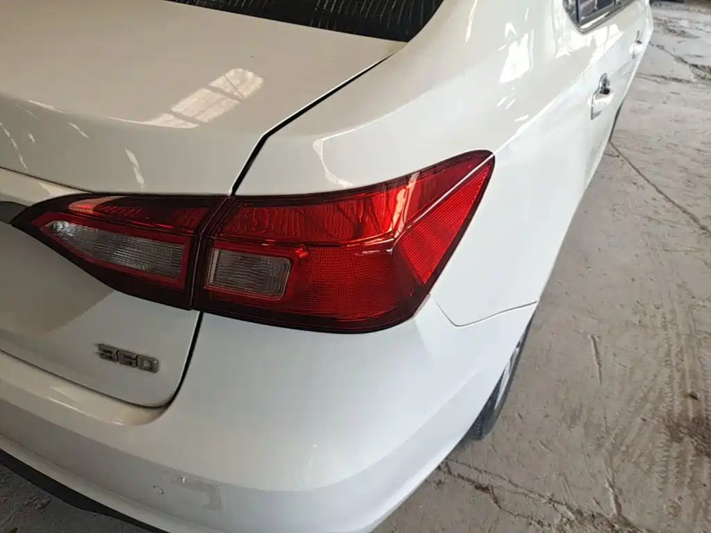 Roewe 360 — миниатюра 8