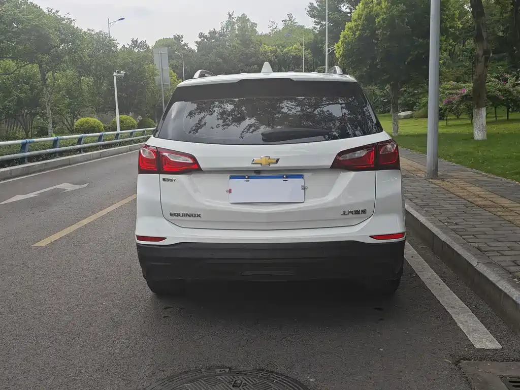 Chevrolet Equinox — миниатюра 11