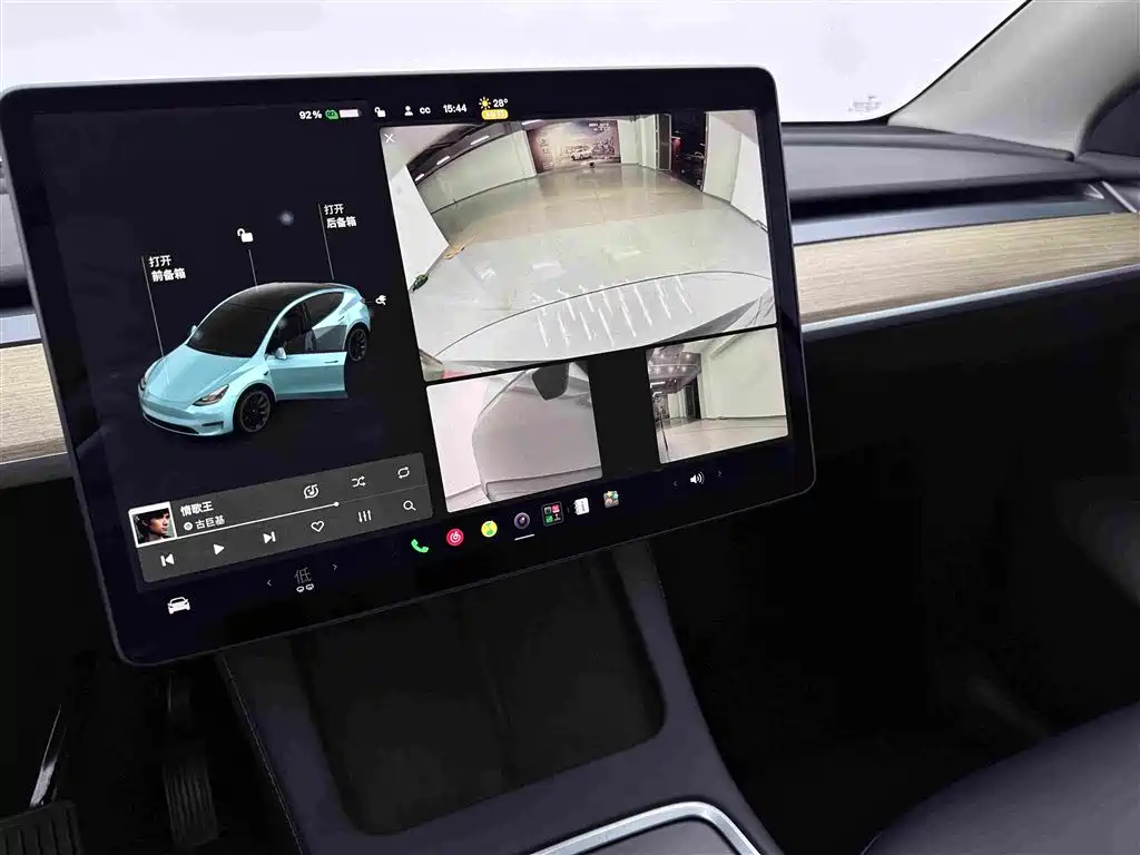 Tesla Model Y — миниатюра 14