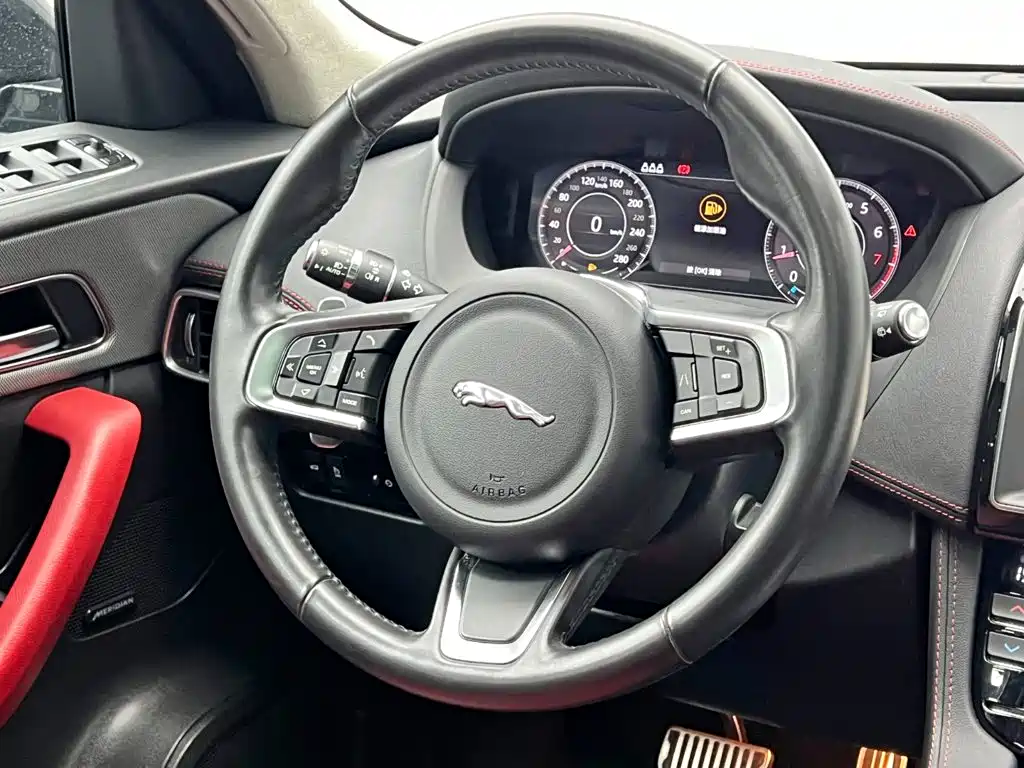 Jaguar F-PACE — миниатюра 19