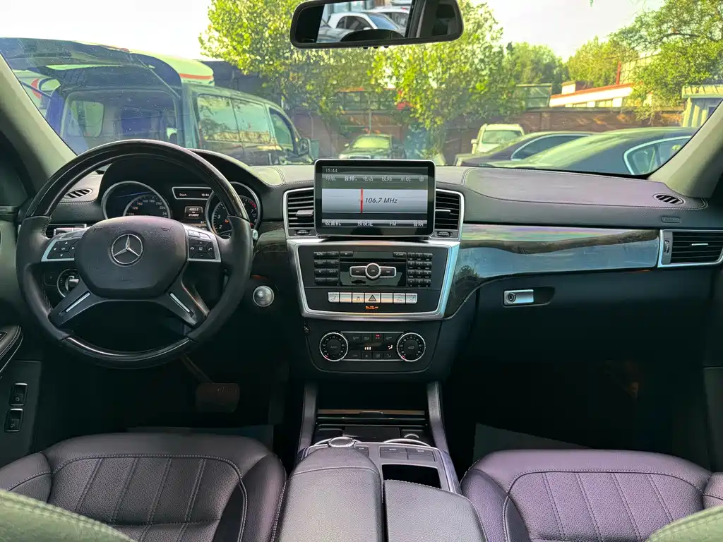 Mercedes-Benz GL-Class — миниатюра 10