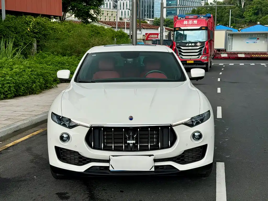 Maserati Levante — миниатюра 2