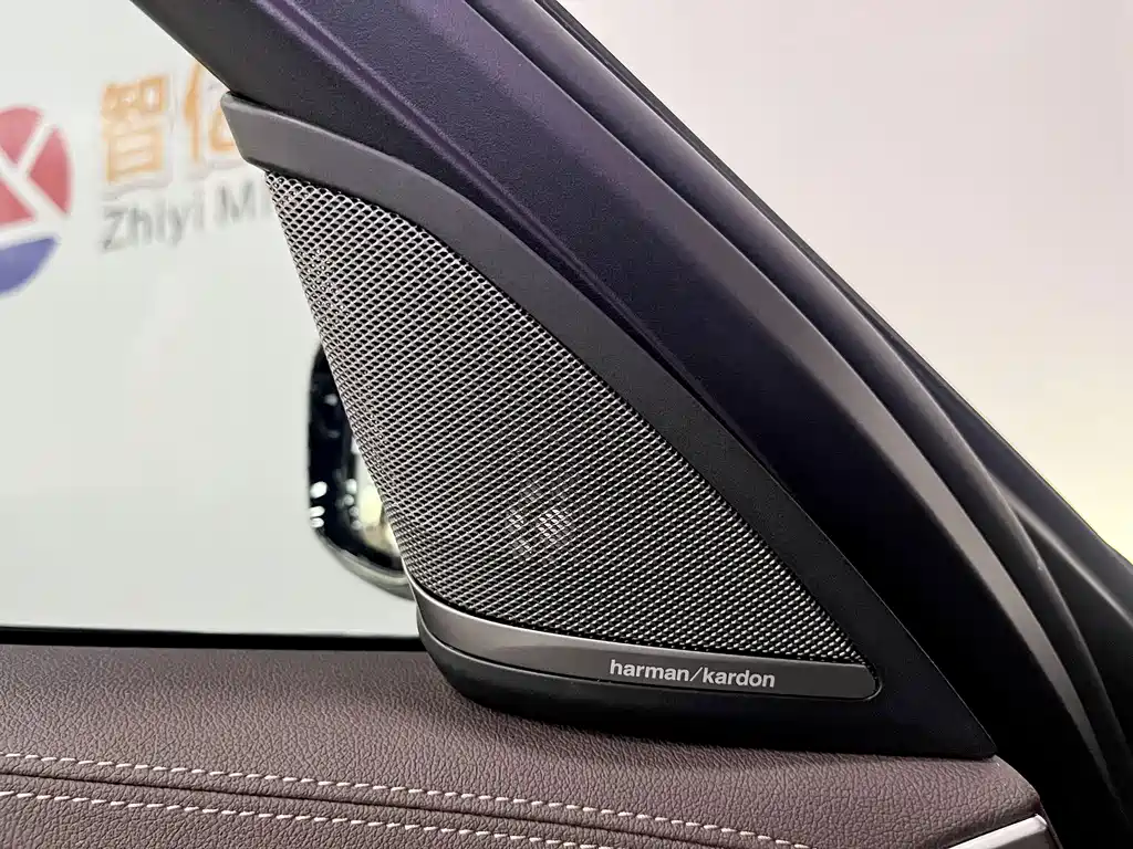 BMW 5 Series — миниатюра 9