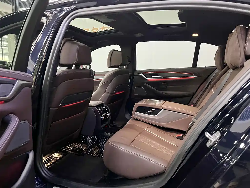 BMW 5 Series — миниатюра 8