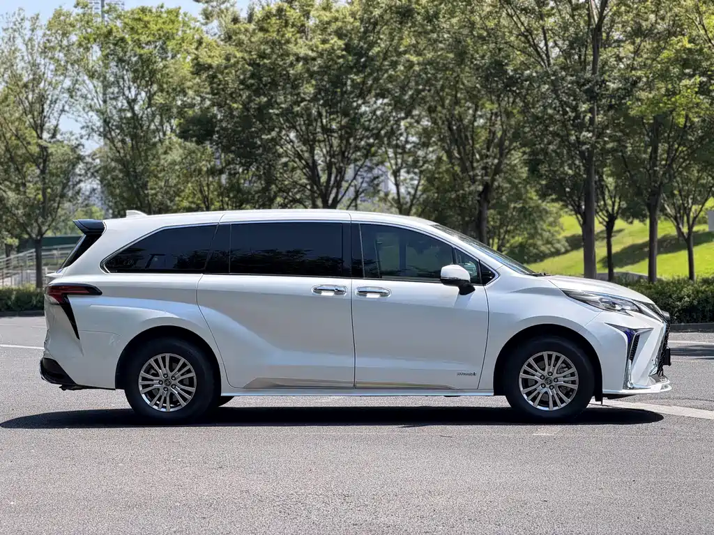 Toyota Sienna — миниатюра 5