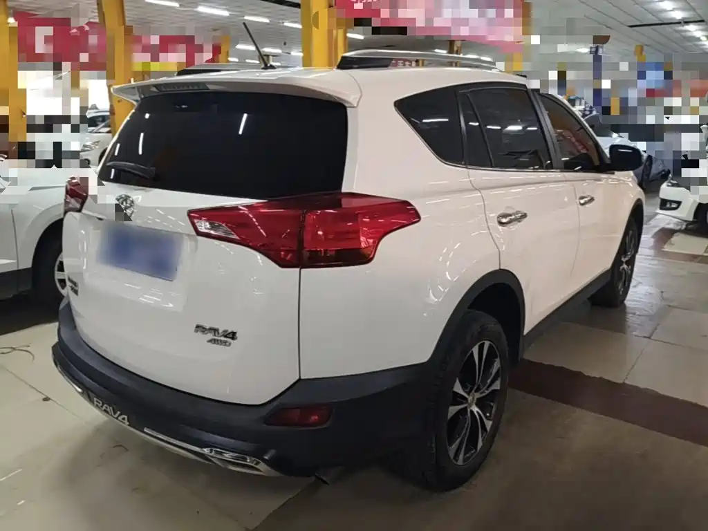 Toyota RAV4 — миниатюра 7