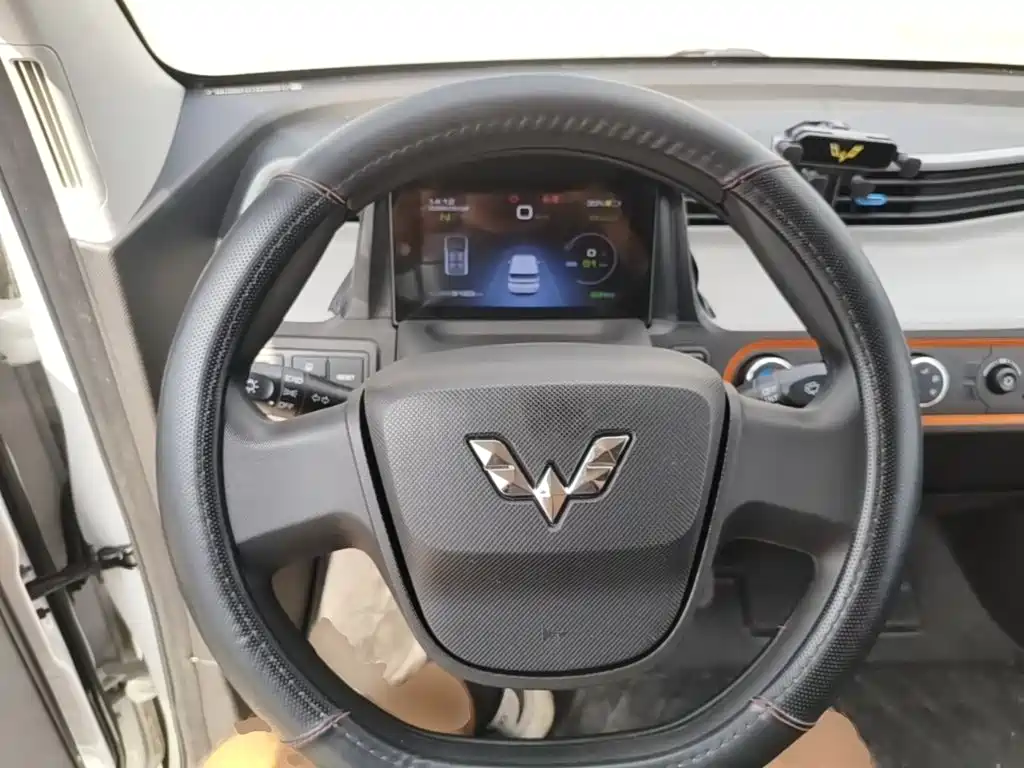 Wuling MINIEV — миниатюра 11