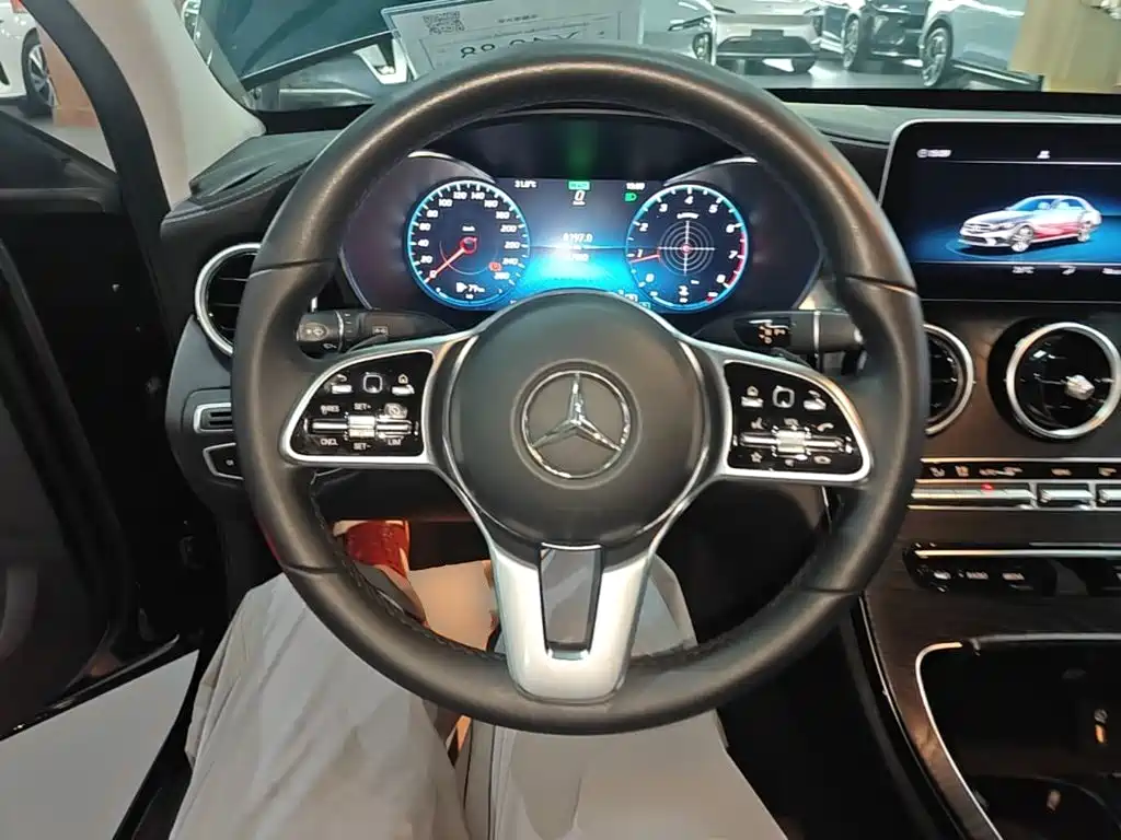 Mercedes-Benz C-Class — миниатюра 11