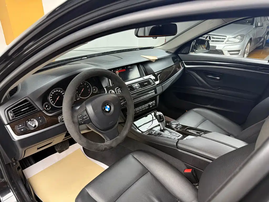 BMW 5 Series — миниатюра 8