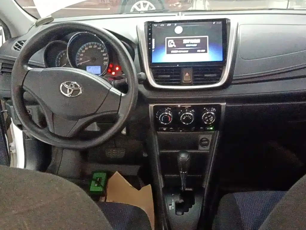 Toyota Yaris L — миниатюра 10
