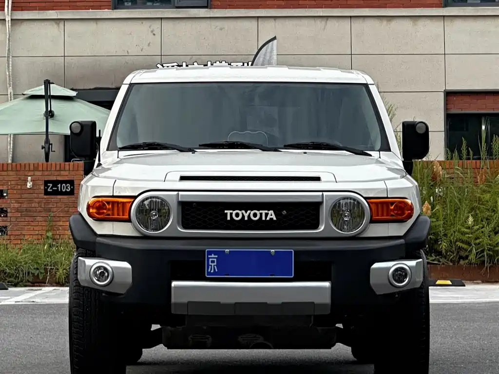 Toyota FJ Cruiser — миниатюра 2