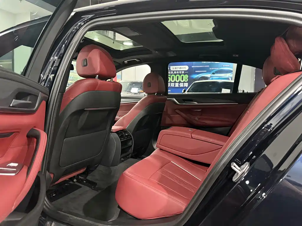 BMW 5 Series — миниатюра 8