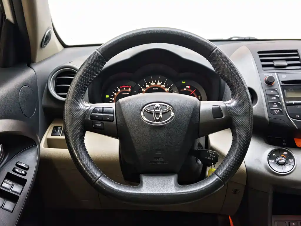 Toyota RAV4 — миниатюра 28
