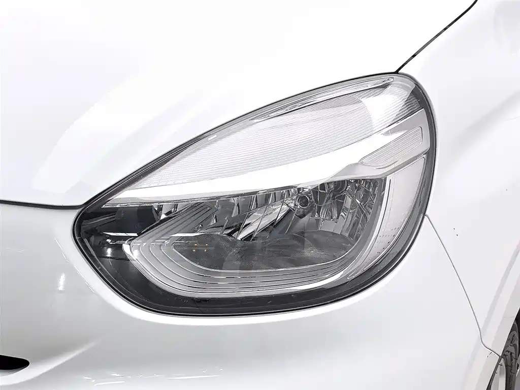 Roewe Clever 2021 302km мест