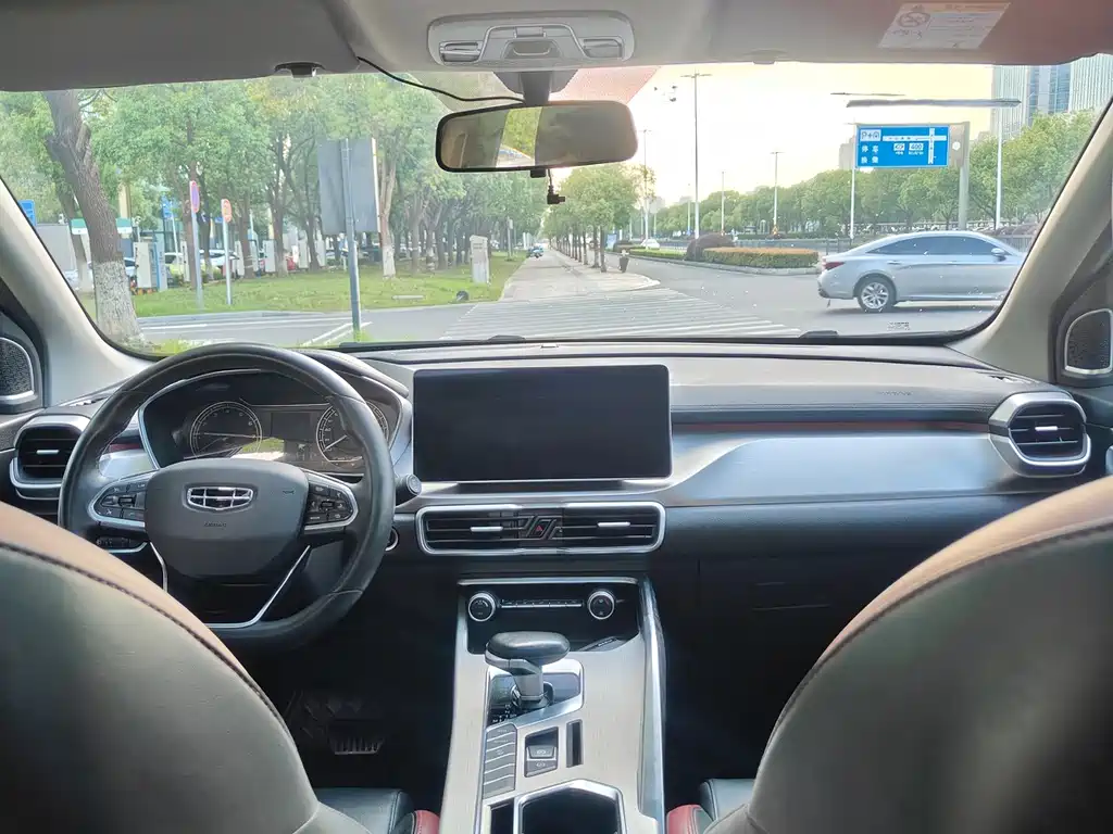 Geely Binyue — миниатюра 10