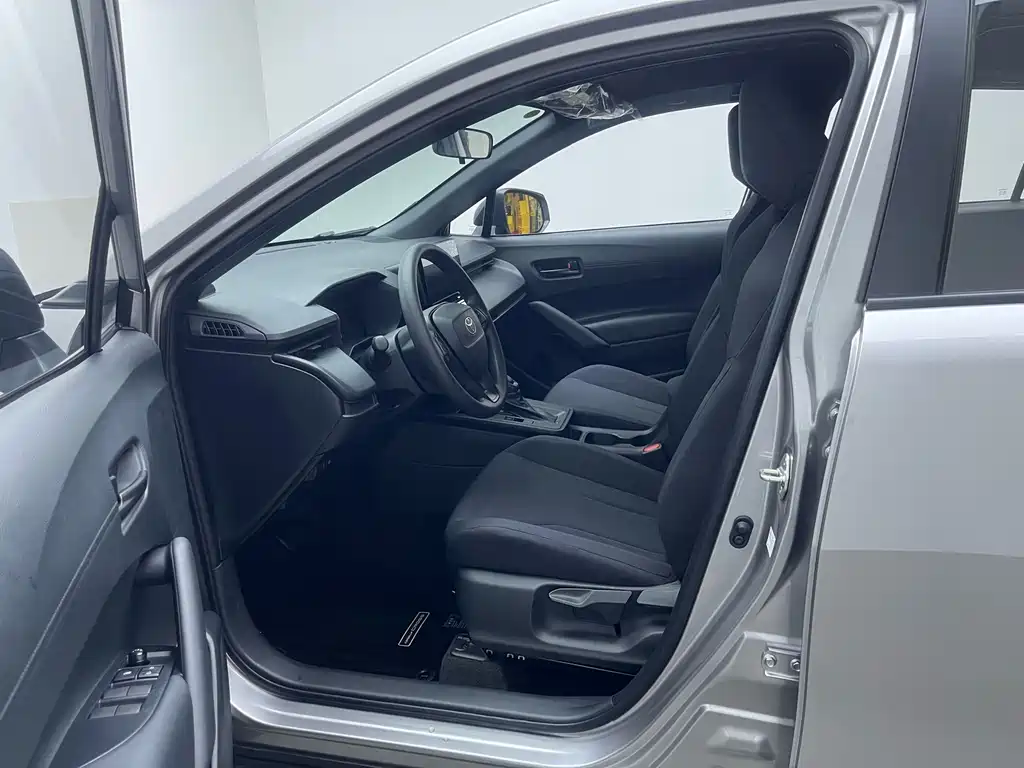 Toyota Corolla Cross — миниатюра 13