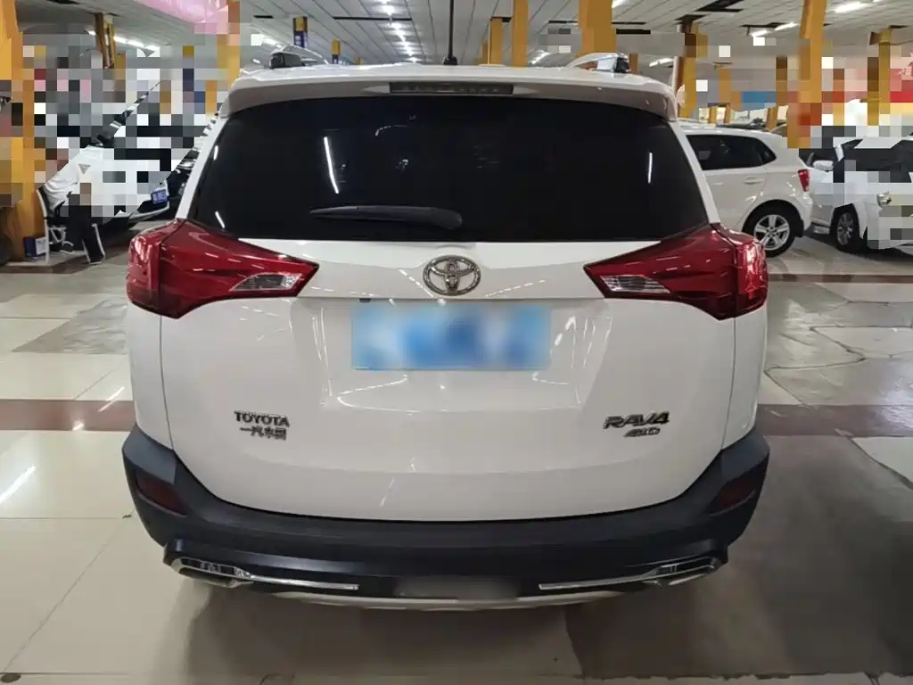 Toyota RAV4 — миниатюра 6