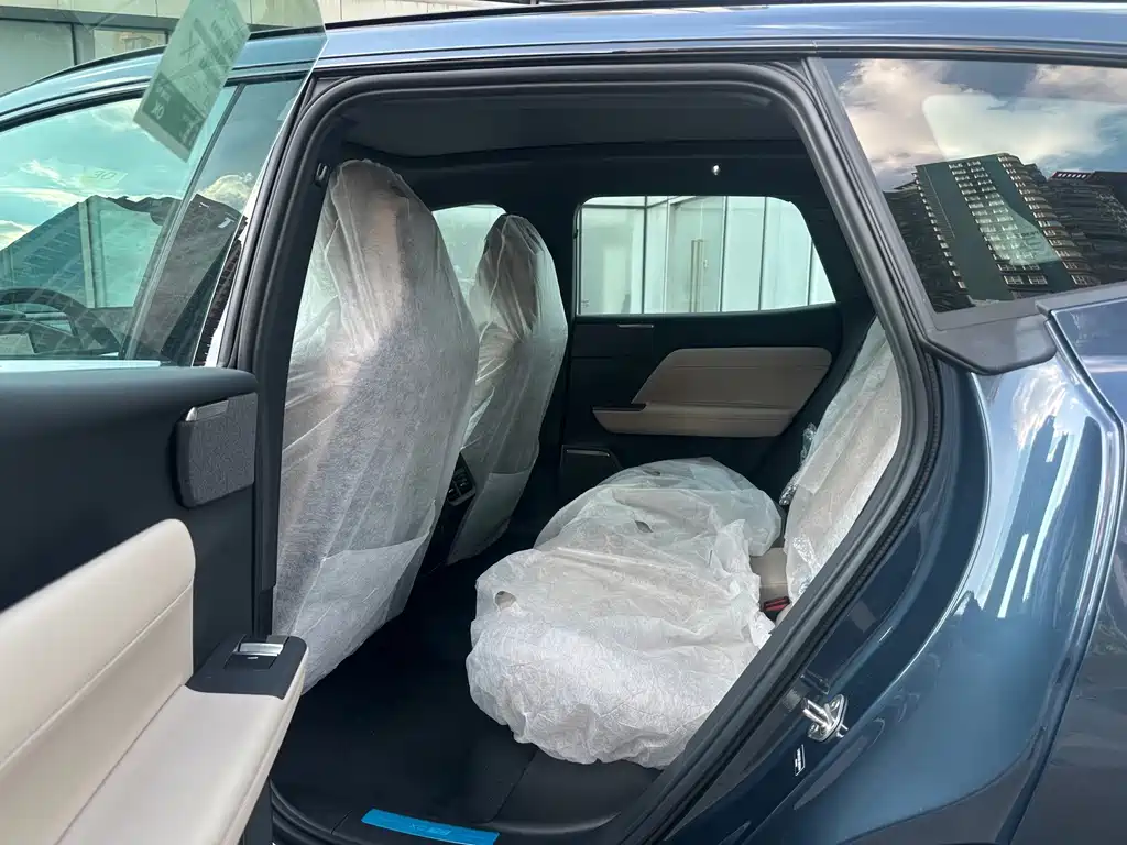 Volvo XC70 PHEV — миниатюра 9