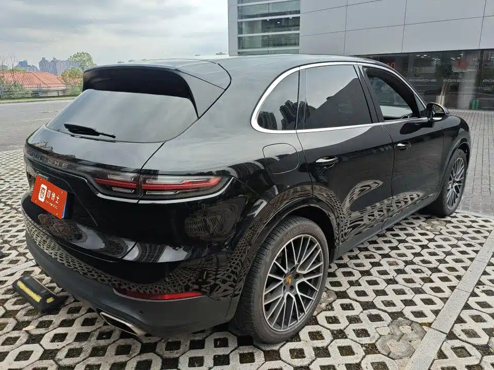 Porsche Cayenne — миниатюра 3