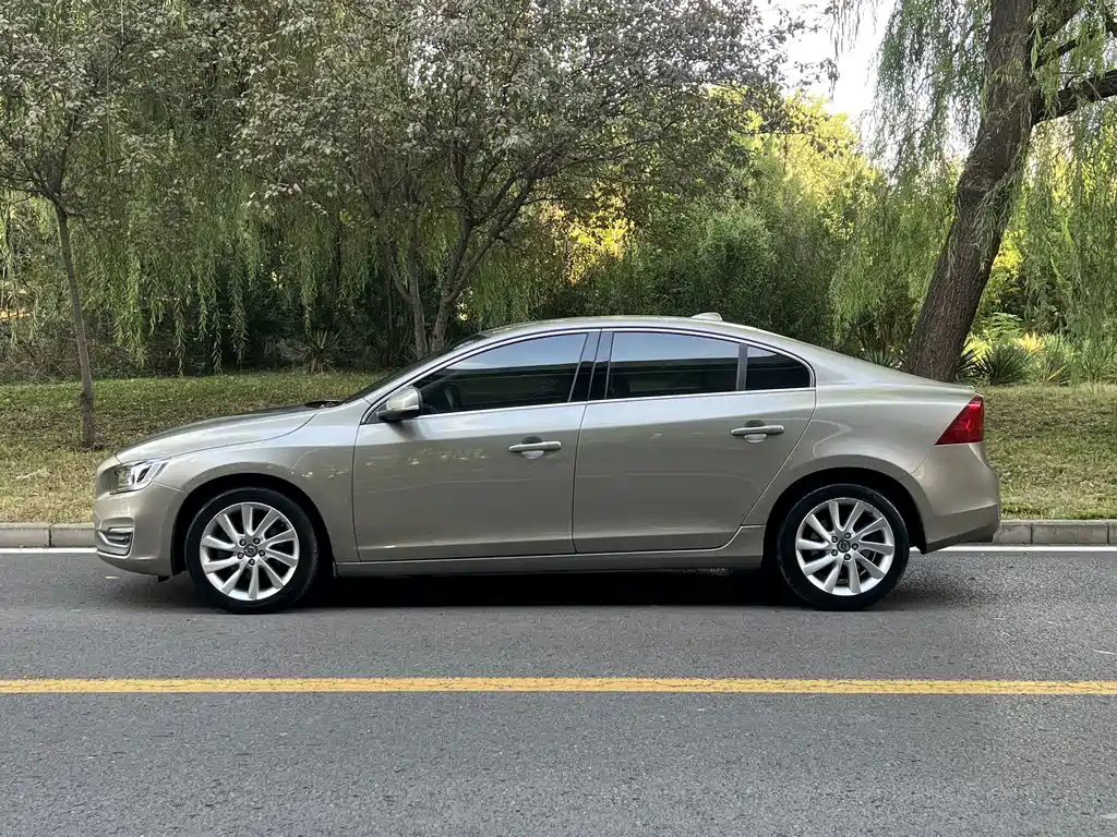 Volvo S60 — миниатюра 3
