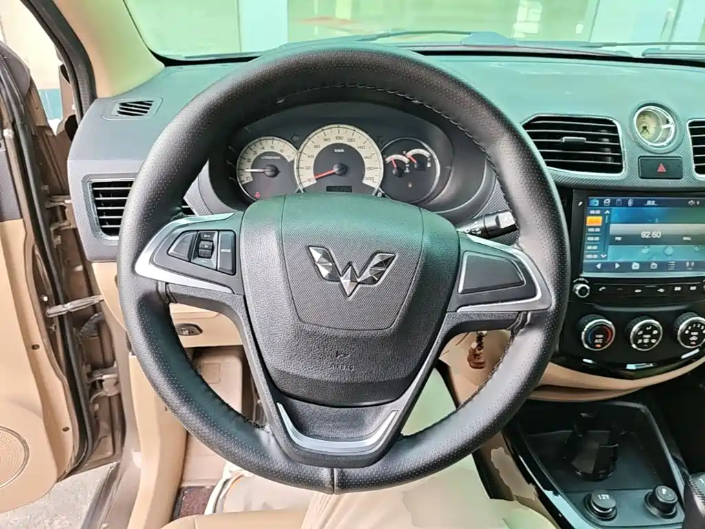 Wuling Hongguang — миниатюра 11