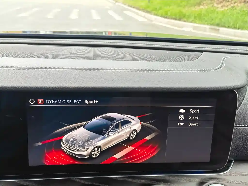 Mercedes-Benz E-Class — миниатюра 25