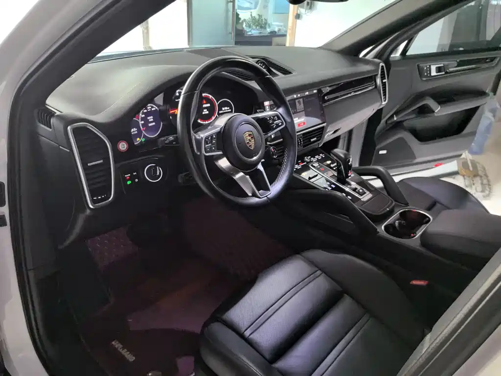 Porsche Cayenne — миниатюра 7