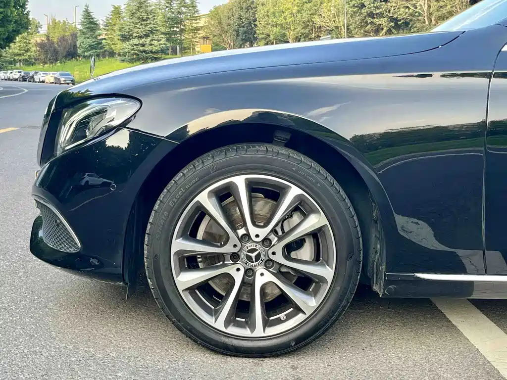 Mercedes-Benz E-Class — миниатюра 5