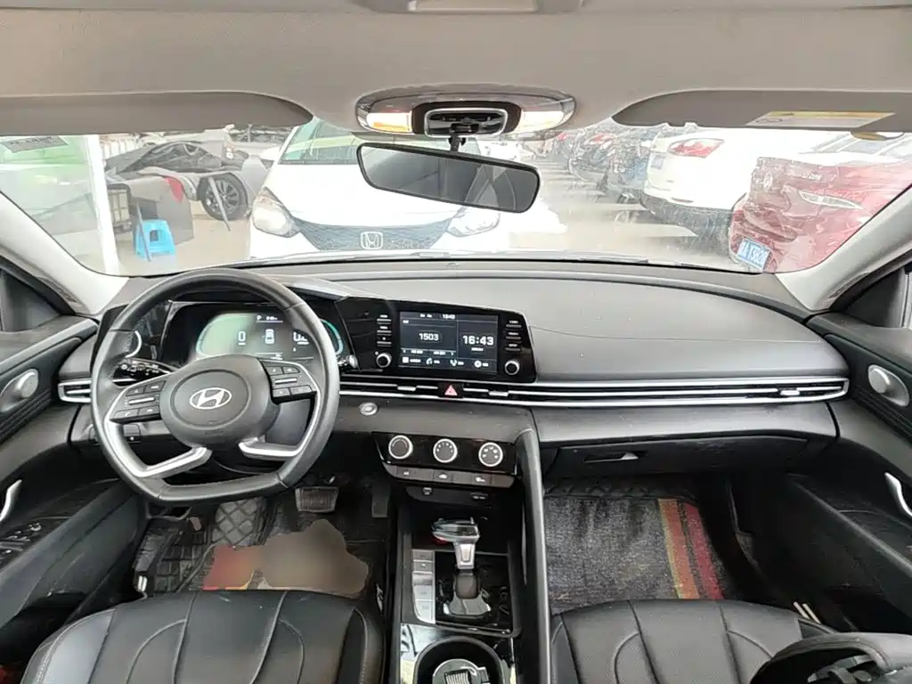 Hyundai Elantra — миниатюра 10