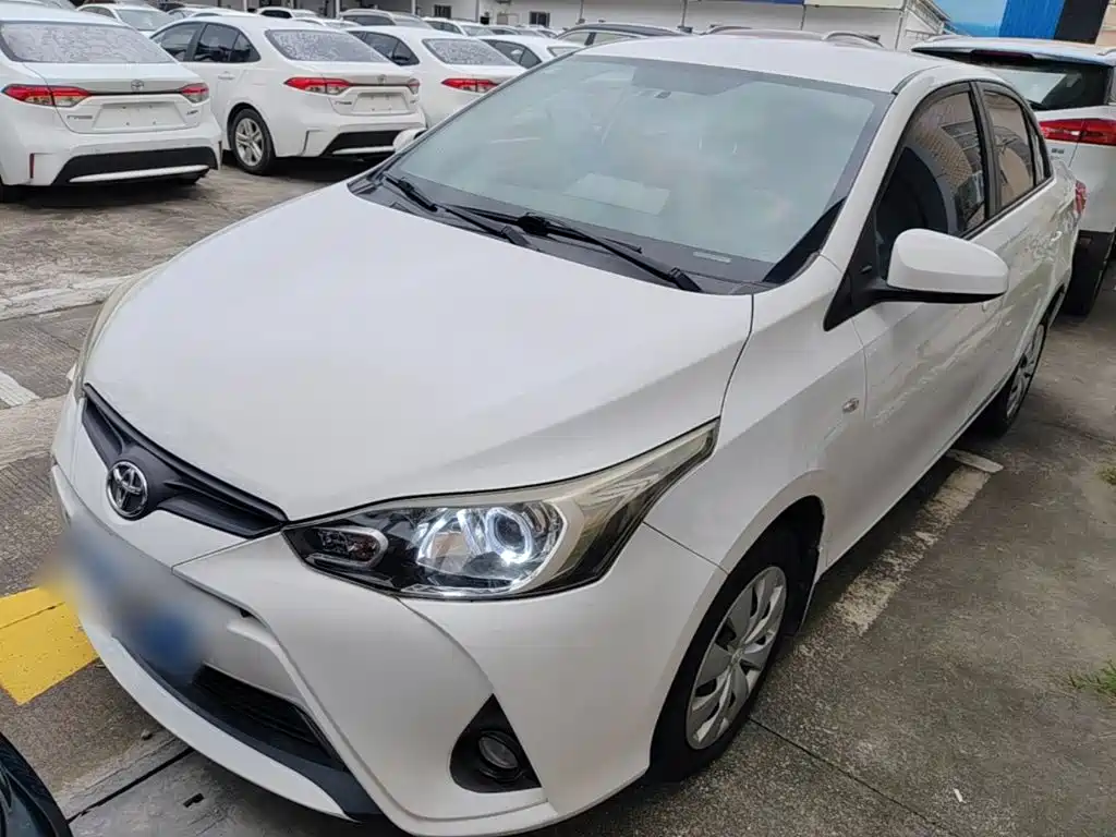 Toyota Yaris L — миниатюра 2
