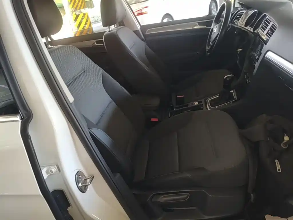 Volkswagen Golf — миниатюра 25