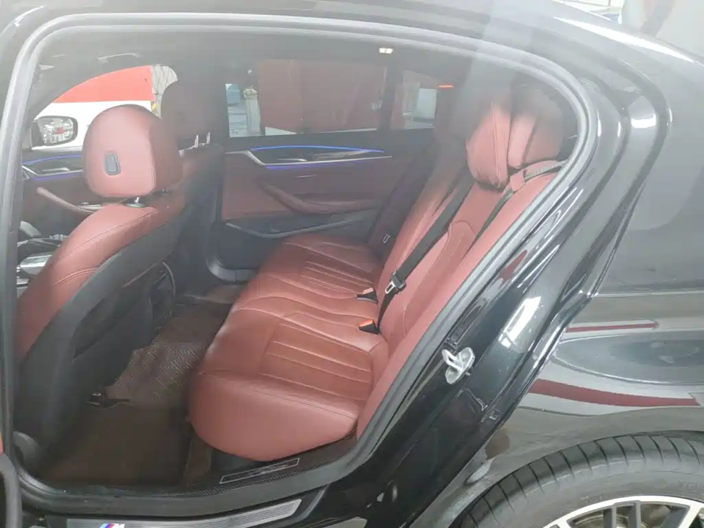 BMW 5 Series — миниатюра 24